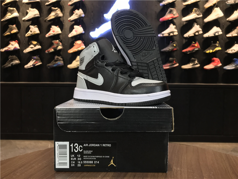 Giày Nike Jordan 1 Retro màu đen ghi