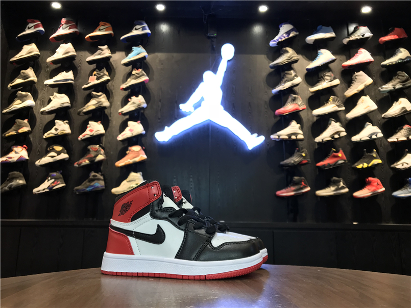 Giày Nike Jordan 1 Retro 3 màu đỏ đen trắng