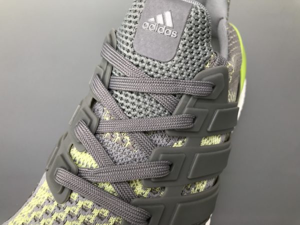 Giày Adidas Ultra Boost 2.0 xám gót xanh