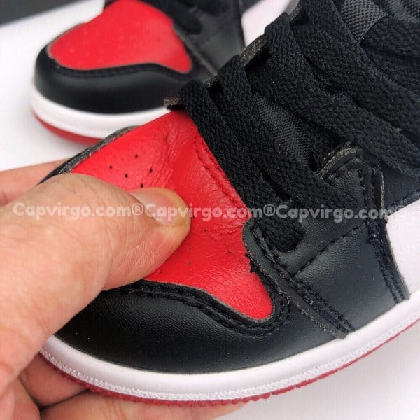 Giày trẻ em Air Jordan 1 Mid màu đen đỏ