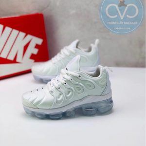 Giày trẻ em Nike Air Vapormax Plus màu trắng