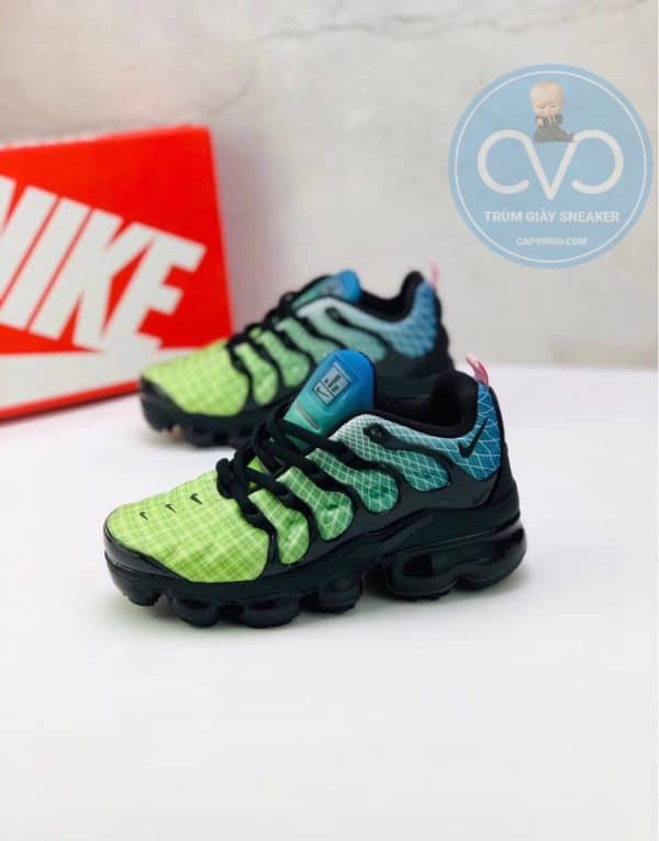 Giày trẻ em Nike Air Vapormax Plus màu đen xanh