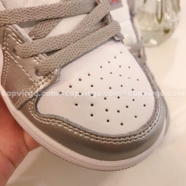 Giày trẻ em Air Jordan 1 Mid màu trắng bạc