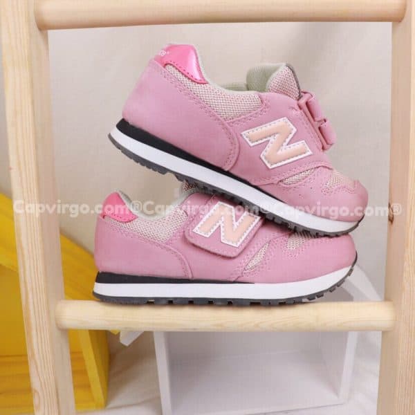 Giày trẻ em New Balance dán dính màu hồng