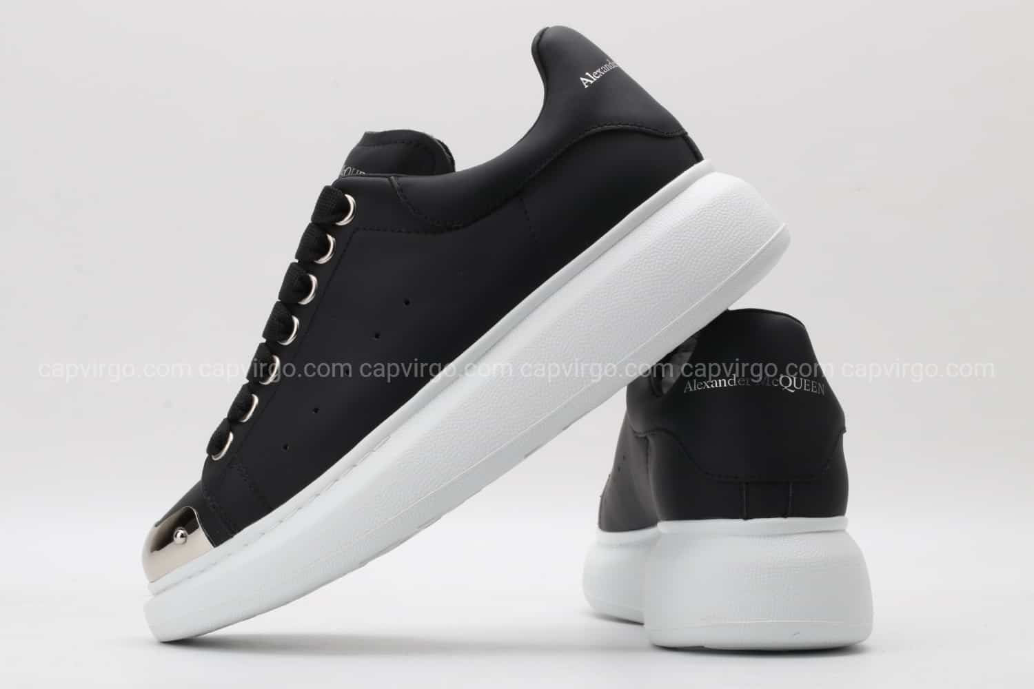 Giày McQueen rep 1:1 màu đen đế trắng mũi kim loại