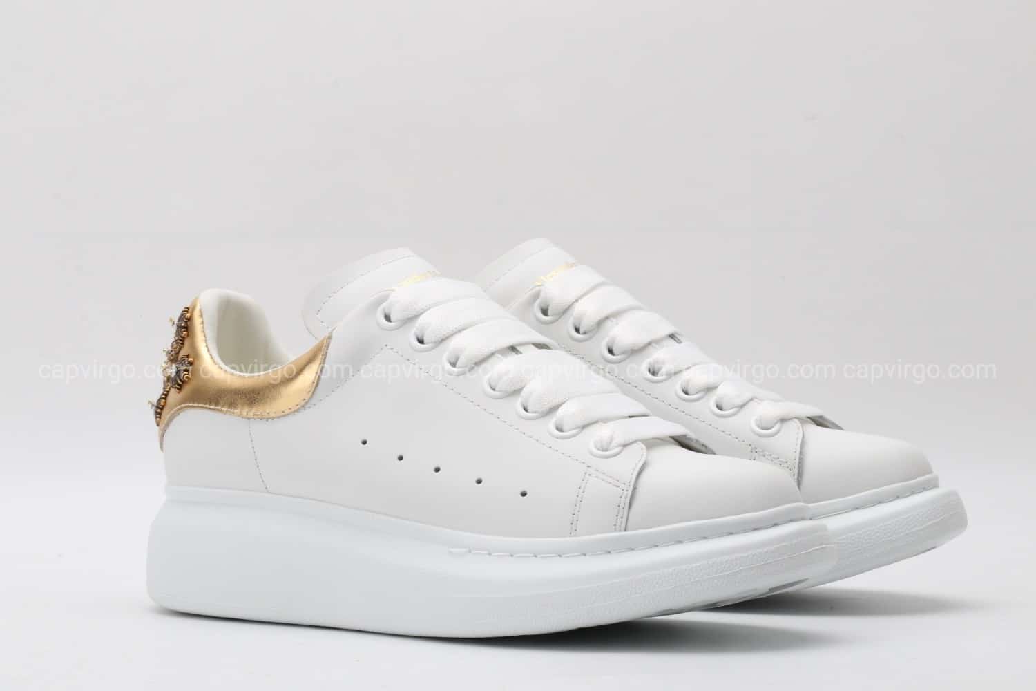 Giày McQueen màu trắng gót vàng họa tiết hiếm