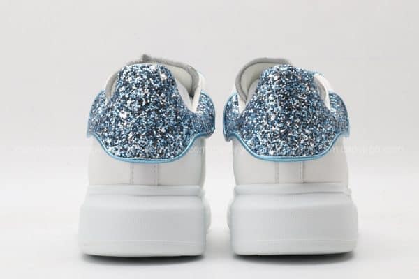 Giày McQueen màu trắng gót xanh kim tuyết 1:1