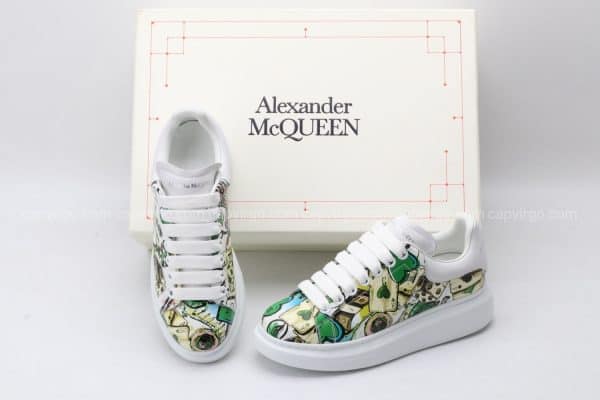 Giày McQueen họa tiết paint hình quân bài màu xanh viền trắng