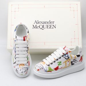 Giày McQueen trắng họa tiết hoa văn icon