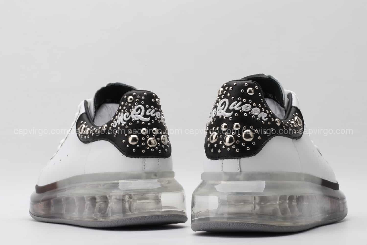 Giày McQueen đế hơi trong đen gót họa tiết hạt cườm bạc