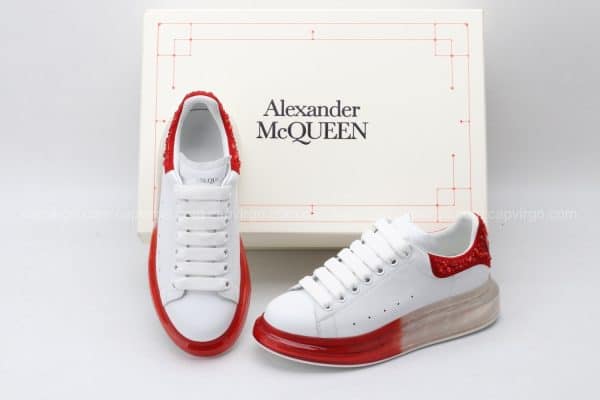 Giày McQueen đế hơi trắng gót đỏ họa tiết đá