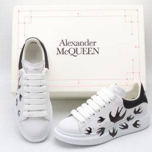 Giày McQueen siêu cấp trắng gót đen họa tiết chim én