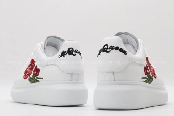 Giày McQueen full trắng họa tiết bông hồng