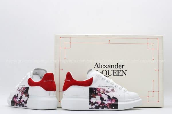 Giày McQueen trắng gót đỏ họa tiết bức tranh