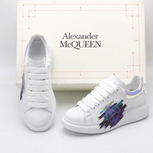 Giày McQueen trắng gót bóng họa tiết chữ A