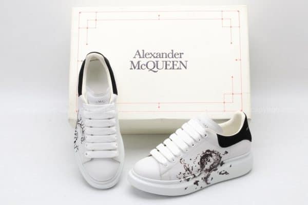 Giày McQueen trắng gót đen họa tiết cực hiếm