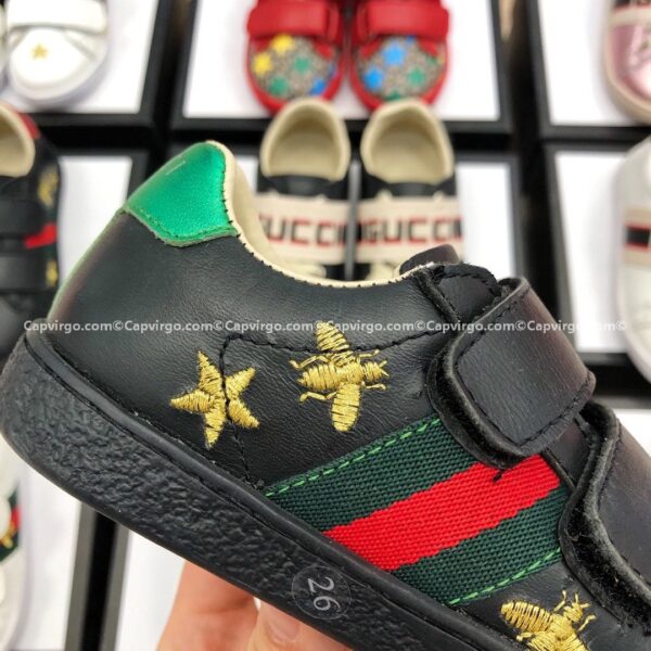 Giày Gucci trẻ em màu đen họa tiết ong và ngôi sao