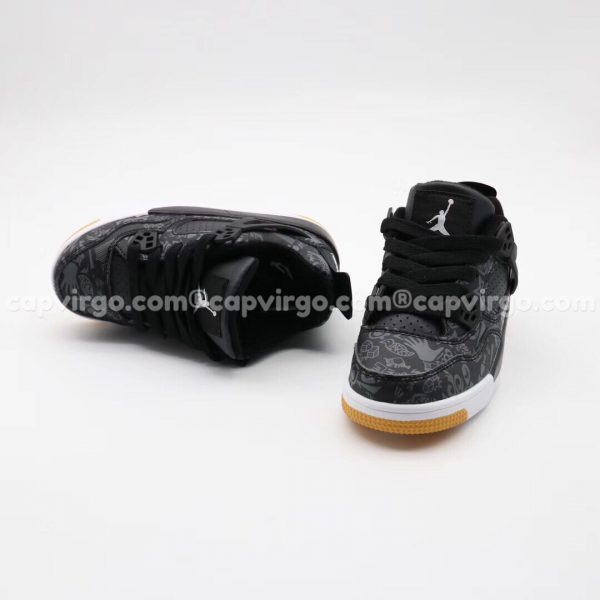 Giày trẻ em Air Jordan 4 màu đen họa tiết