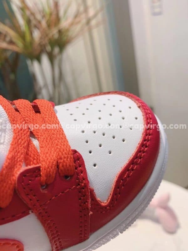 Giày trẻ em Air Jordan 1 Mid màu đỏ trắng