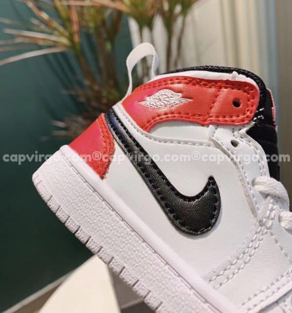 Giày trẻ em Air Jordan 1 Mid màu trắng đỏ đen