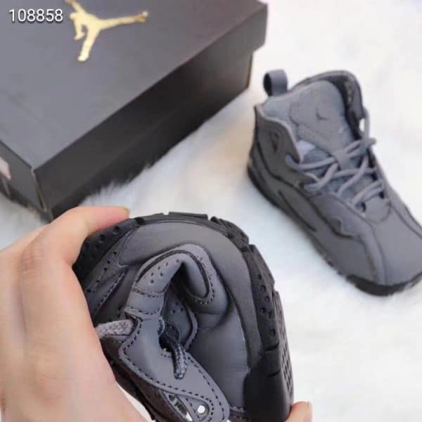 Giày trẻ em Air Jordan 7 Retro màu xám