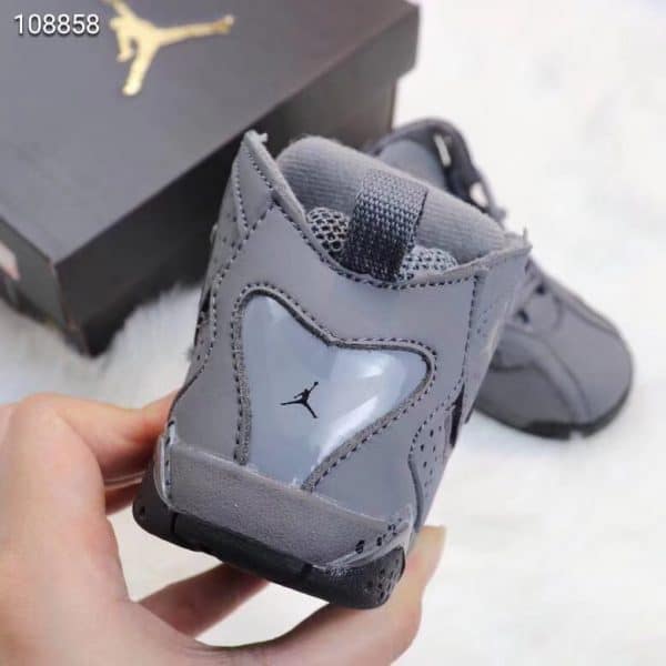 Giày trẻ em Air Jordan 7 Retro màu xám