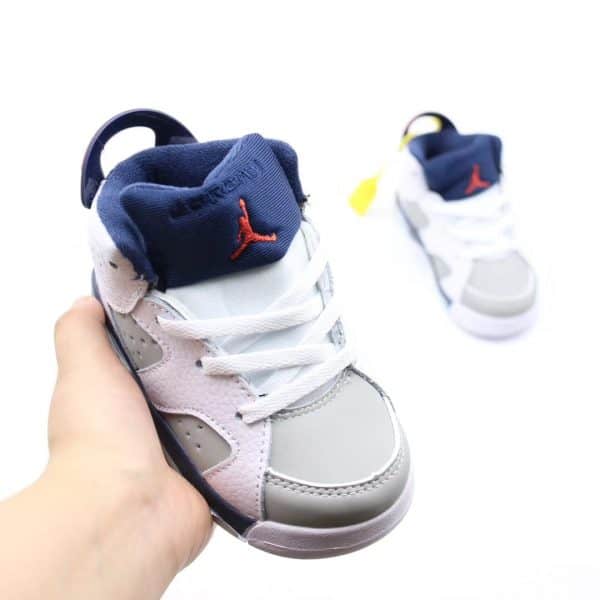 Giày trẻ em Air Jordan 6 Retro màu trắng navy