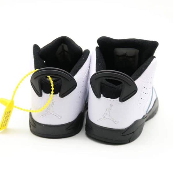 Giày trẻ em Air Jordan 6 Retro màu trắng đen