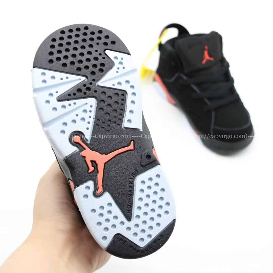 Giày trẻ em Air Jordan 6 Retro màu đen