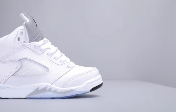 Giày trẻ em Air Jordan 5 Retro màu trắng bạc