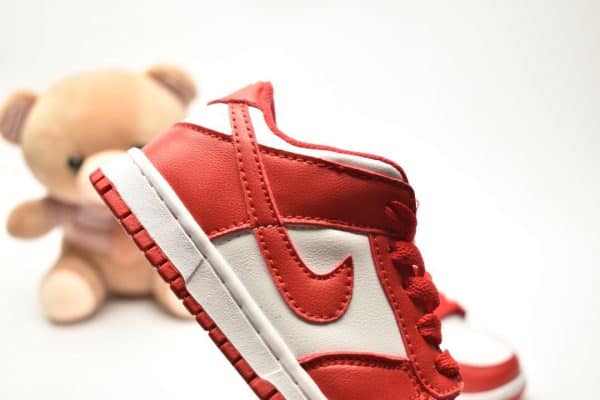 Giày trẻ em Nike SB Dunk Low Pro màu đỏ trắng