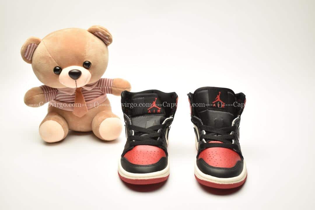 Giày trẻ em Jordan1 Retro High OG đen đỏ swoosh đen