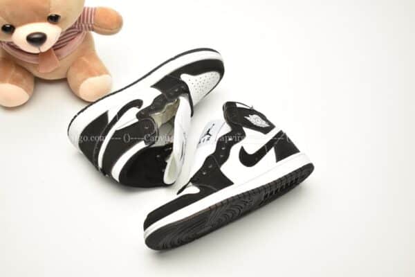 Giày trẻ em Jordan1 Retro High OG đen trắng swoosh đen