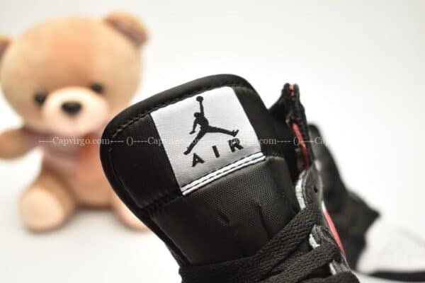 Giày trẻ em Jordan1 Retro High OG đen trắng swoosh đỏ