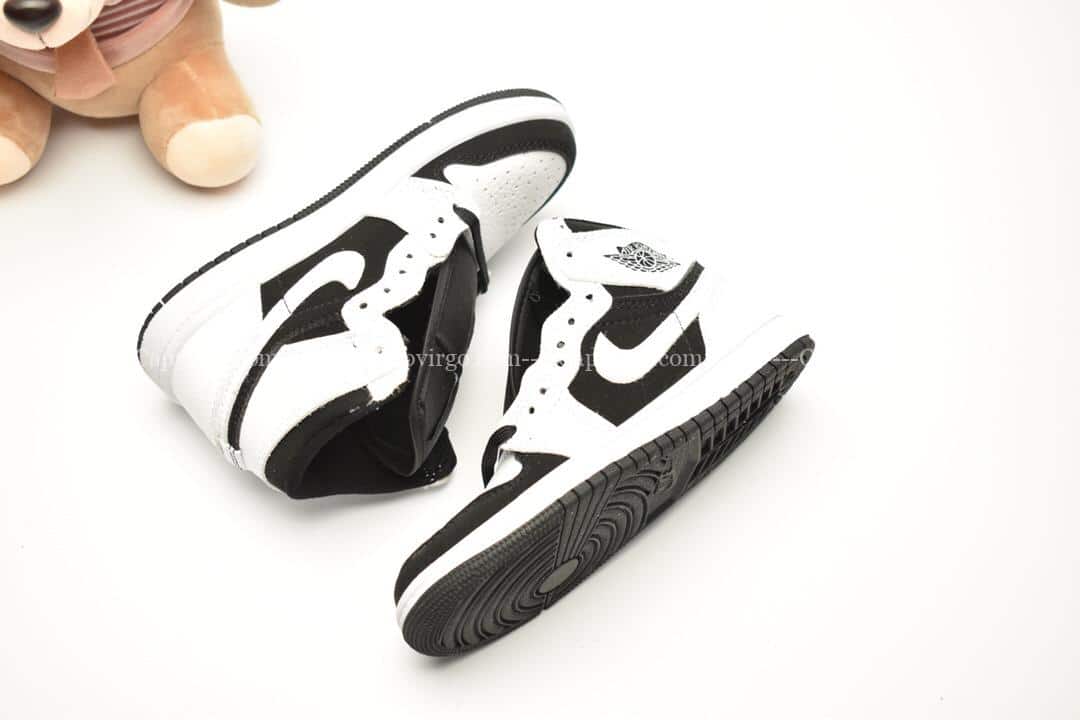 Giày trẻ em Jordan1 Retro High OG trắng đen swoosh trắng
