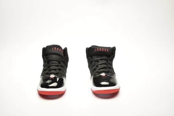 Giày air jordan 11 Max Aura màu đen đế đỏ
