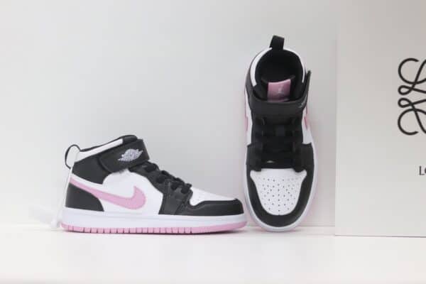 Giày nike Jordan trẻ em màu đen logo hồng dán dính