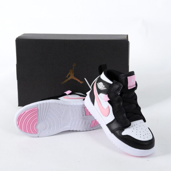 Giày air Jordan 1 trẻ em dán dính màu đen logo hồng