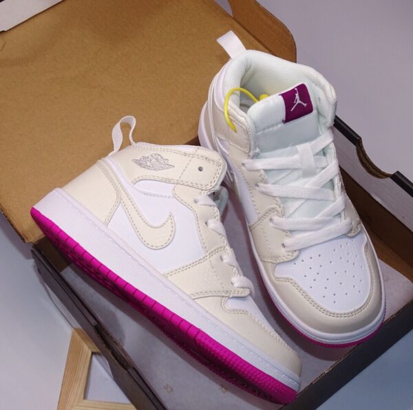 Giày air Jordan 1 trẻ em màu trắng sữa đế tím hồng