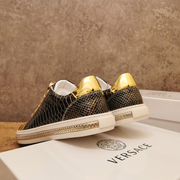 Giày nam Versace siêu cấp hoạt tiết da rắn màu vàng