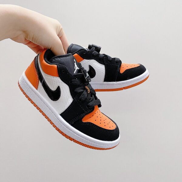 Giày nike jordan low trẻ em màu cam logo đen