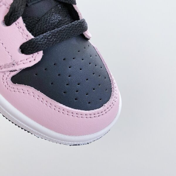 Giày nike jordan low trẻ em màu hồng logo đen