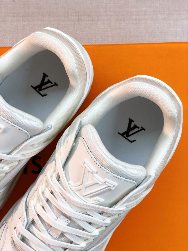 Giày thể thao Louis Vuitton màu trắng