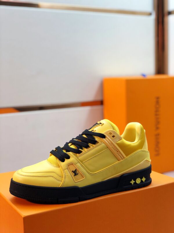 Giày thể thao Louis Vuitton màu vàng