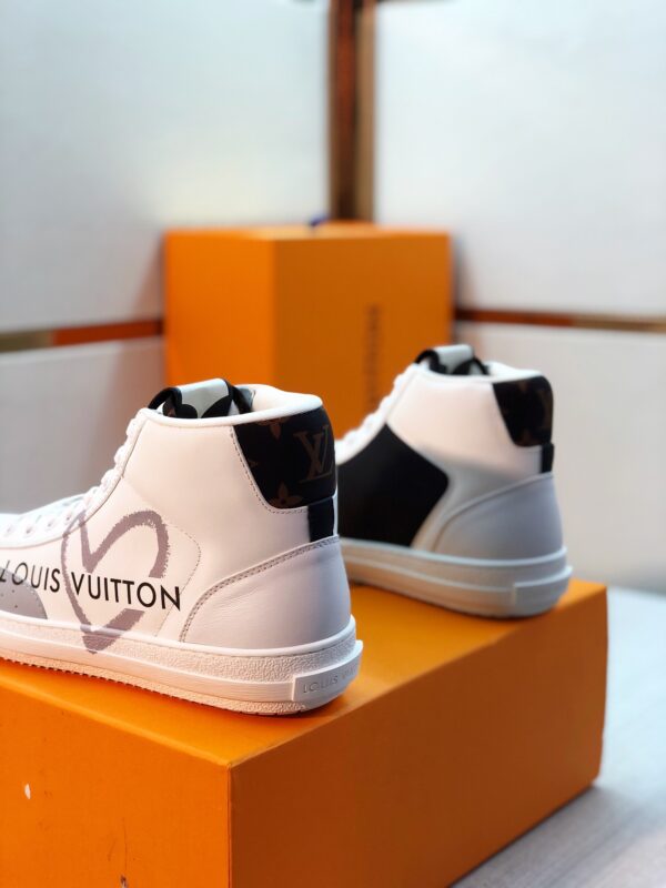 Giày Louis Vuitton cao cổ viền ghi