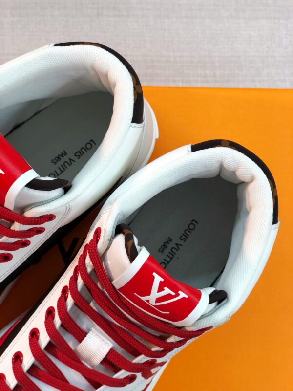 Giày Louis Vuitton cao cổ viền đỏ