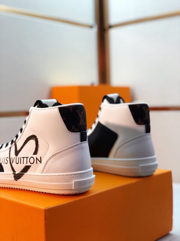 Giày Louis Vuitton cao cổ viền đen