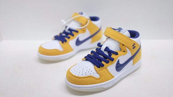 Giày nike sb mid-cut dunk trẻ em màu vàng logo xanh