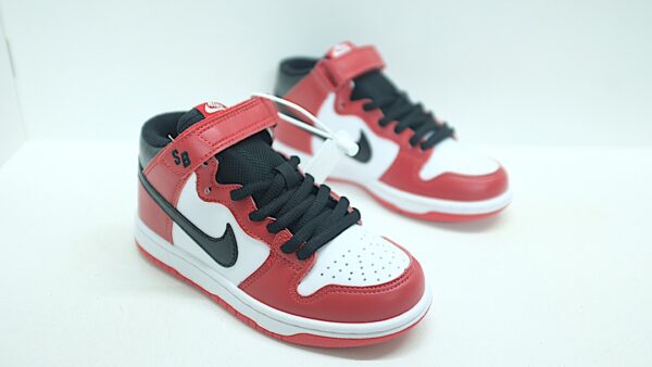 Giày nike sb mid-cut dunk trẻ em màu đỏ logo đen