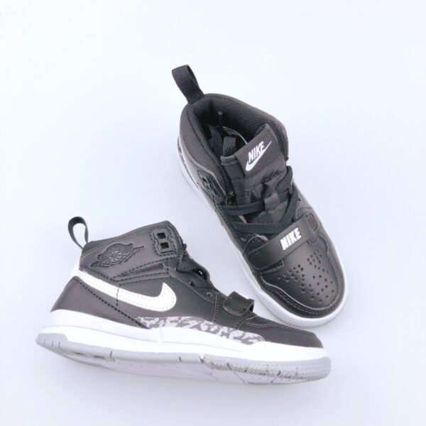 Giày Nike Air Jordan Legacy 312 trẻ em màu đen logo trắng